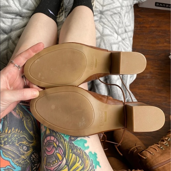 Brown lace heels - Picture 4 of 4